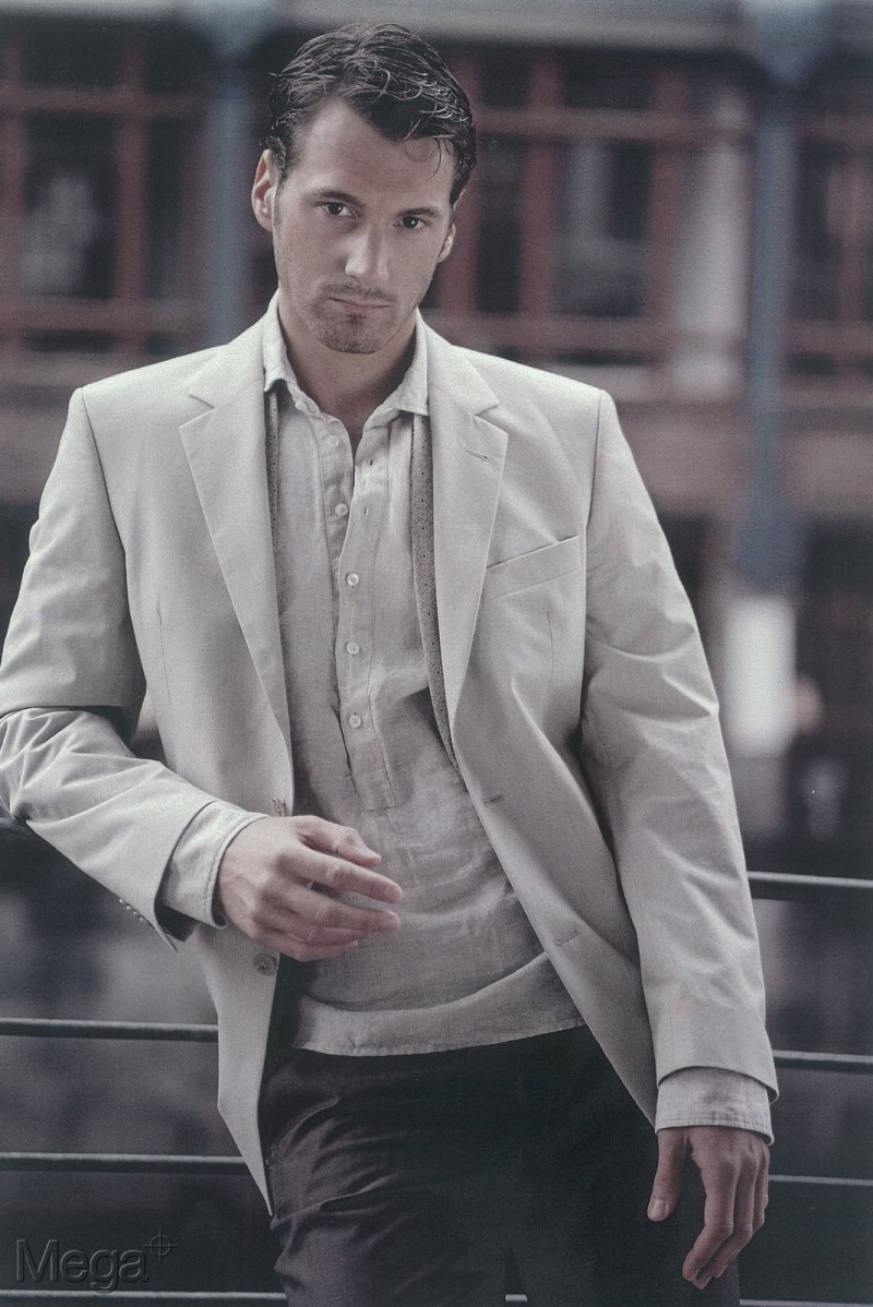 Male model photo shoot of Julian Groell