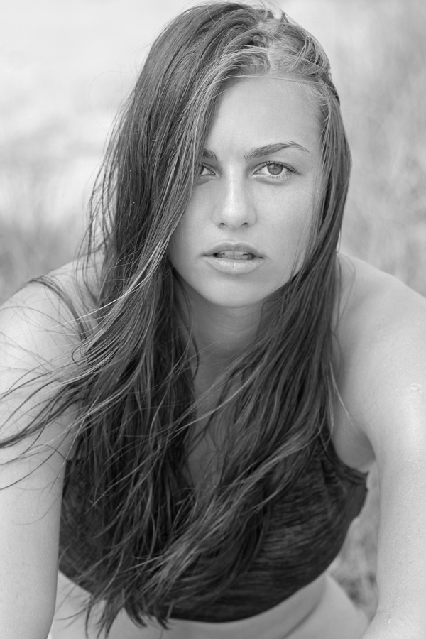 Female model photo shoot of Lisa Romanciuc 