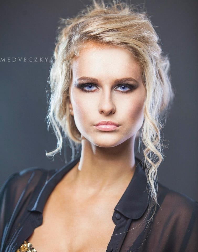 Female model photo shoot of Chloe alise Batistic 