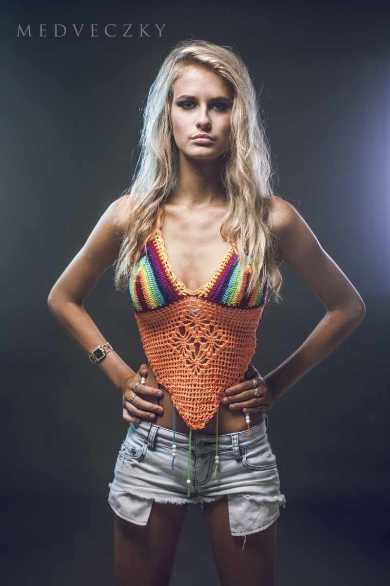 Female model photo shoot of Chloe alise Batistic 