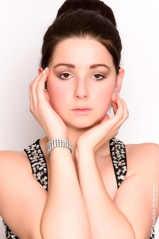 Female model photo shoot of Jordan-amber