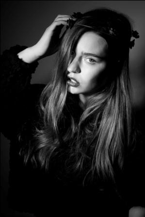 Female model photo shoot of Louise Goodson