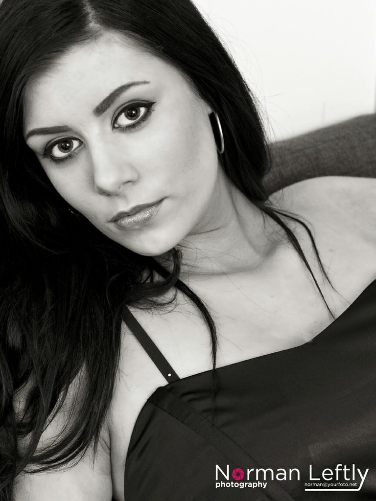 Female model photo shoot of Jessica Rosa-Maire 