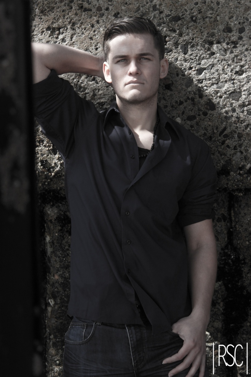 Male model photo shoot of Jorge Ravid Munoz