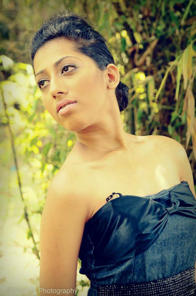 Female model photo shoot of Resham Daswani