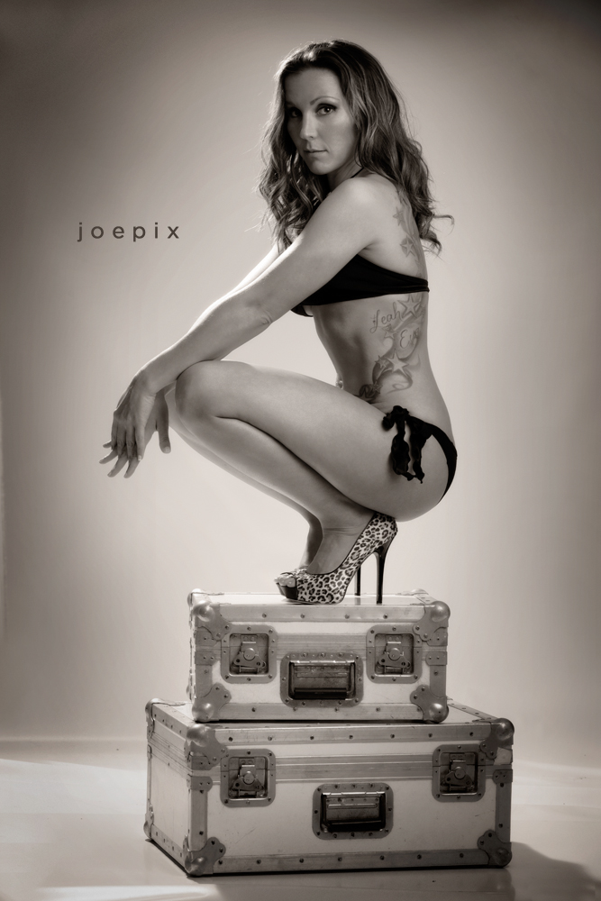 Female model photo shoot of Roxyxgirl by Joepix
