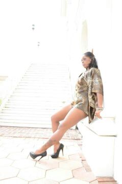 Female model photo shoot of Essence Hall