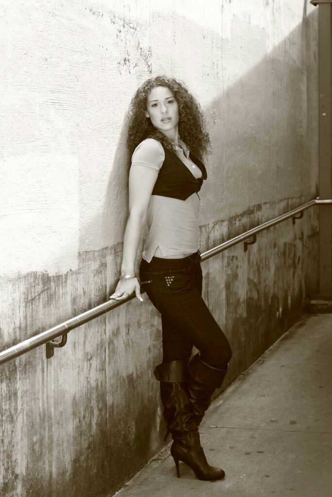 Female model photo shoot of Elizabeth Ashley 215