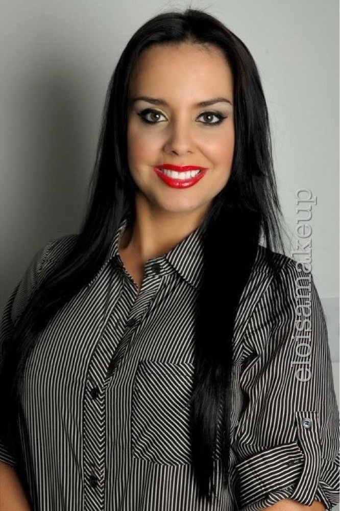 Female model photo shoot of Caro BC , makeup by Eloisa_Makeup