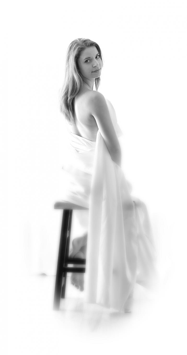 Female model photo shoot of Daria Constance by Edward Schmitz