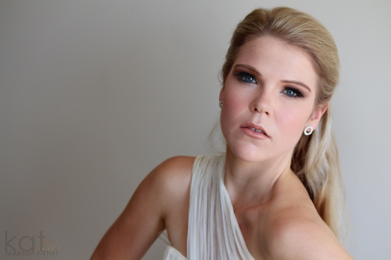 Female model photo shoot of Phoebe Thompson-star, makeup by katdesouza