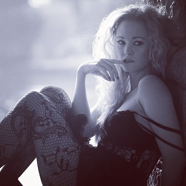 Female model photo shoot of Drae Williamson