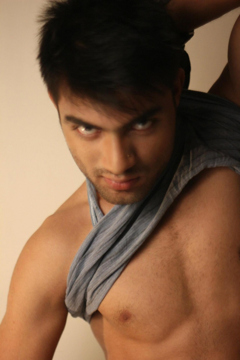 Male model photo shoot of Rizwan Sheikh Model
