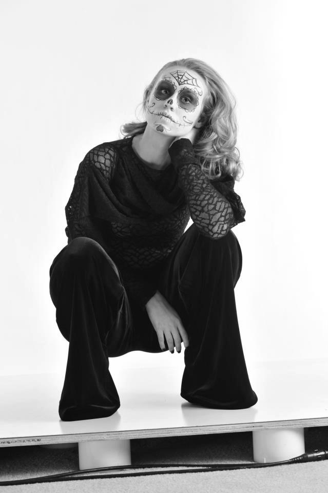 Female model photo shoot of Natalie Von Blair 