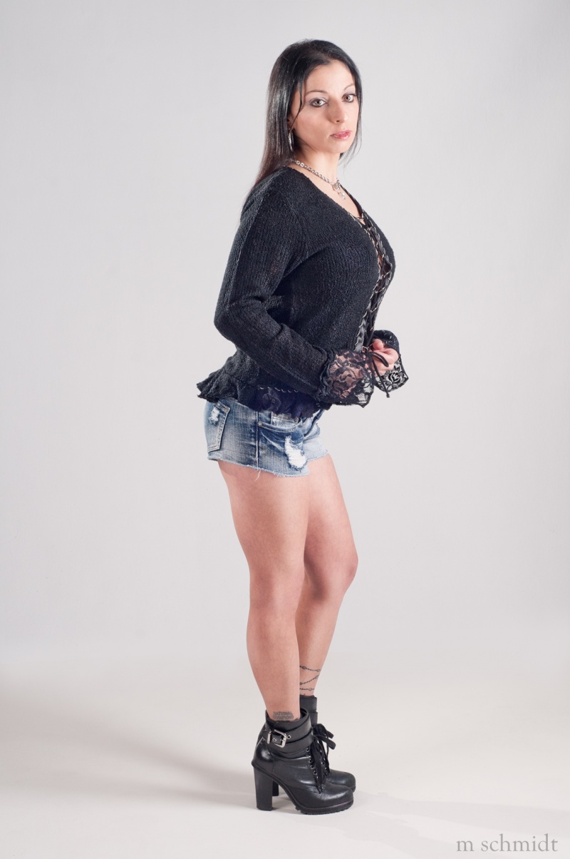Female model photo shoot of GiGi Gabby