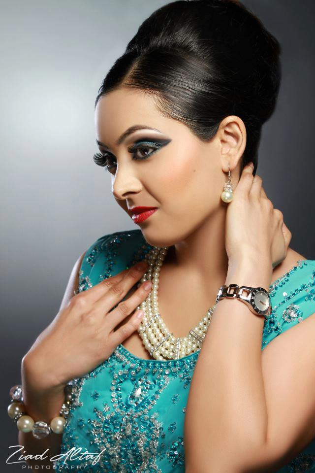 Female model photo shoot of Parvi