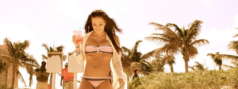 Female model photo shoot of Veee Kayy in Paradise Island, Bahamas