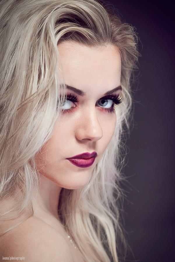 Female model photo shoot of Lana Tee by Ioana Photography in BCU Studios