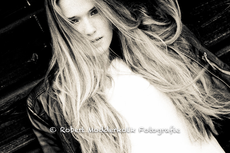 Female model photo shoot of Laineysteen