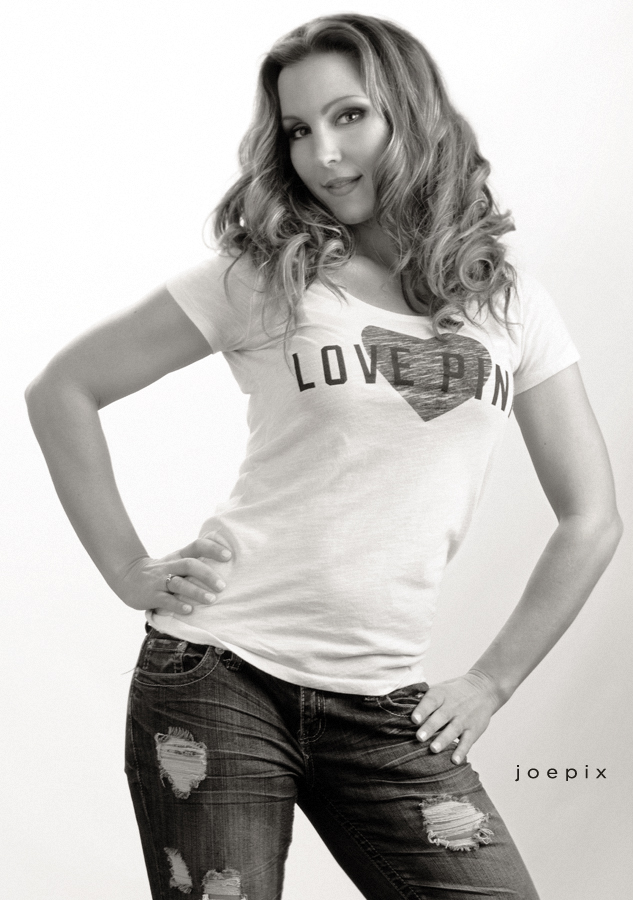 Female model photo shoot of Roxyxgirl by Joepix