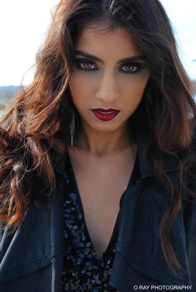 Female model photo shoot of Elissa DeSouza