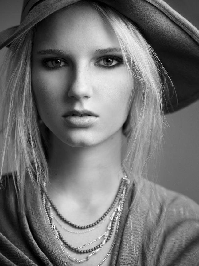 Female model photo shoot of LUVLESLEY