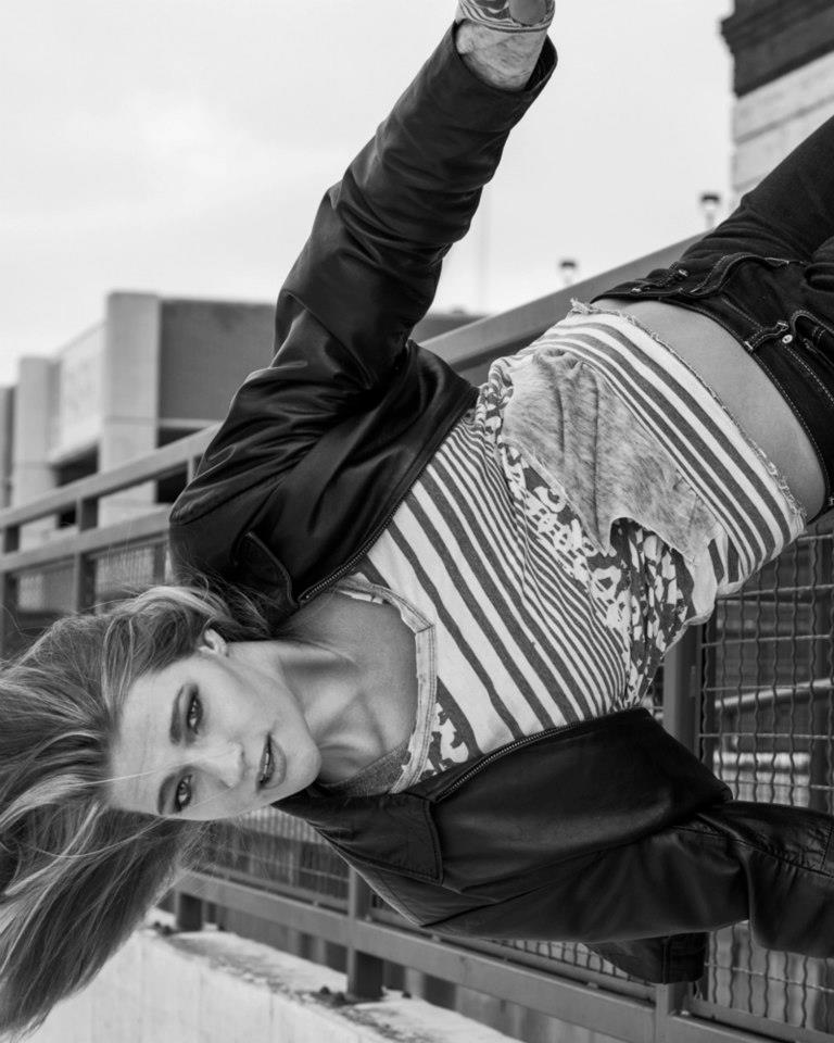 Female model photo shoot of Lynnea Molone in Des Moines, IA