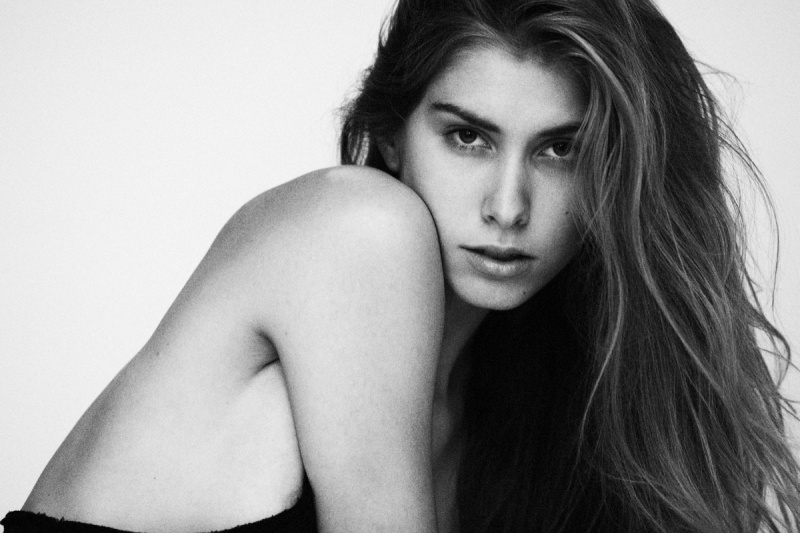 Female model photo shoot of Brianna Olenslager
