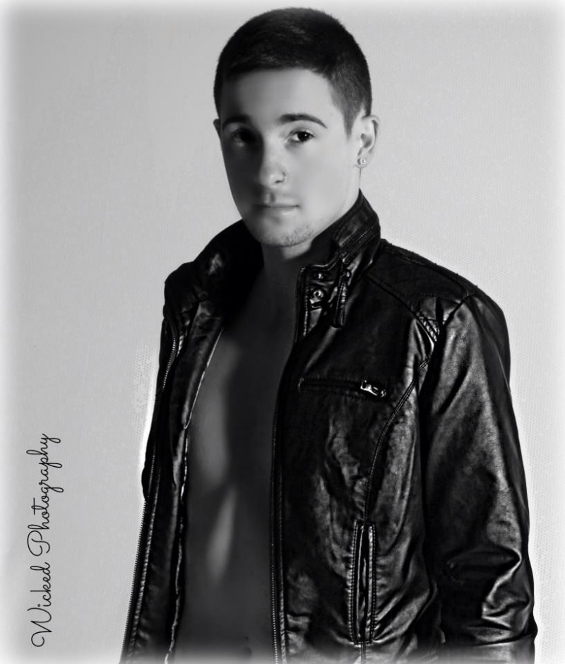 Male model photo shoot of Chris Fame