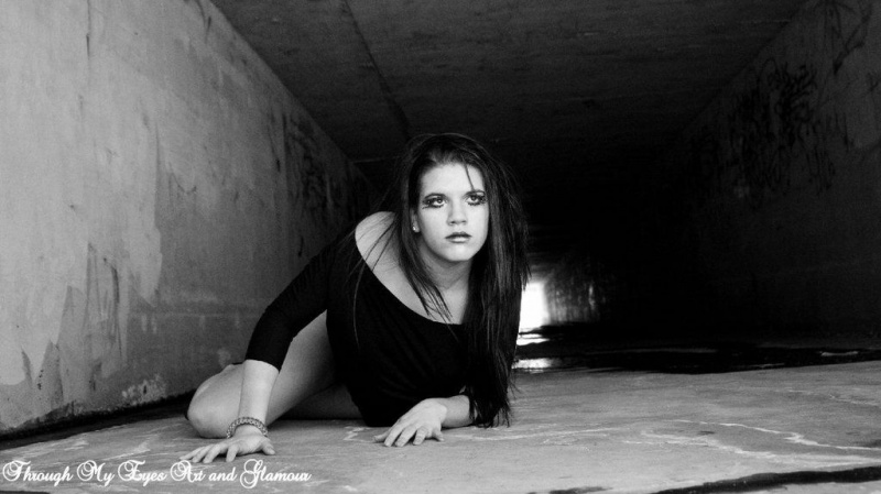 Female model photo shoot of DanielleDawn2011