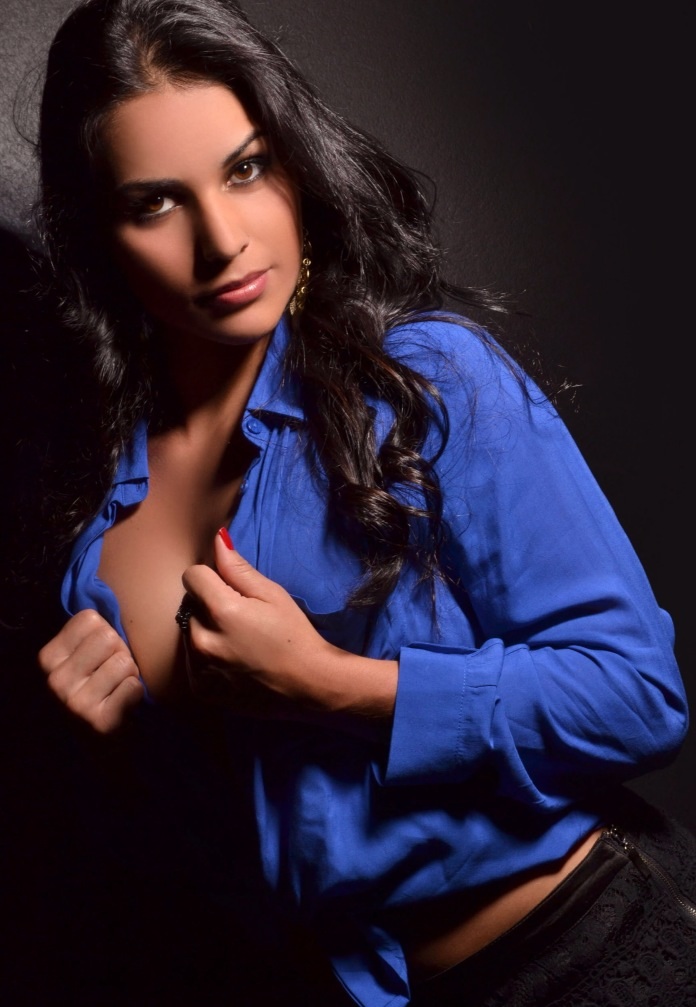 Female model photo shoot of Andreza