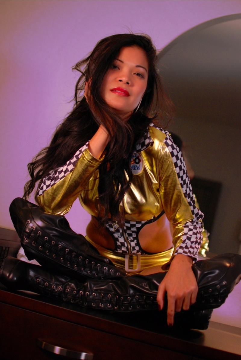 Female model photo shoot of Yensf2013