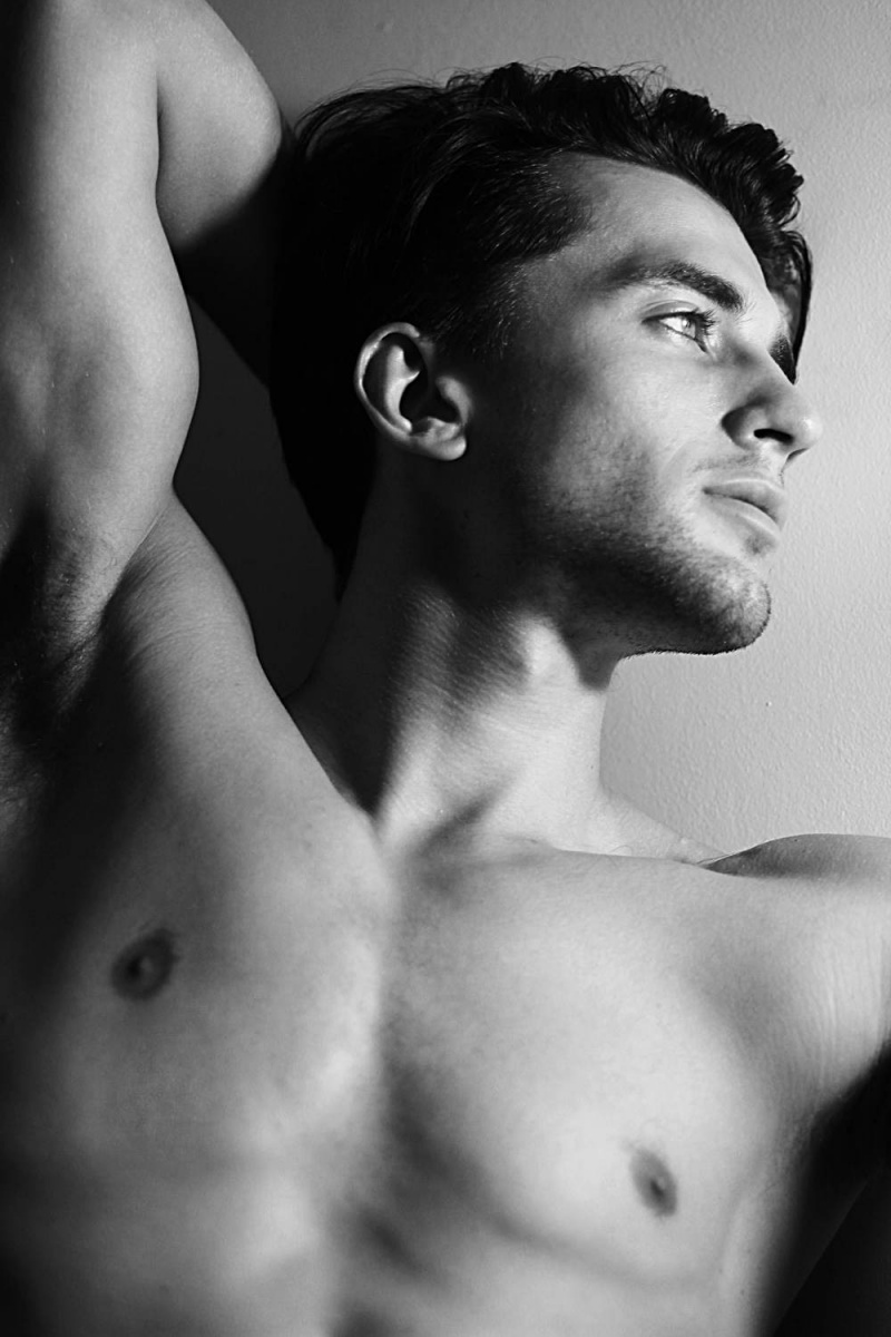 Male model photo shoot of Ivan Navi