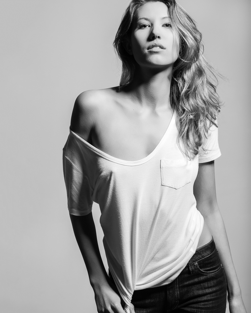 Female model photo shoot of Jennifer Walls