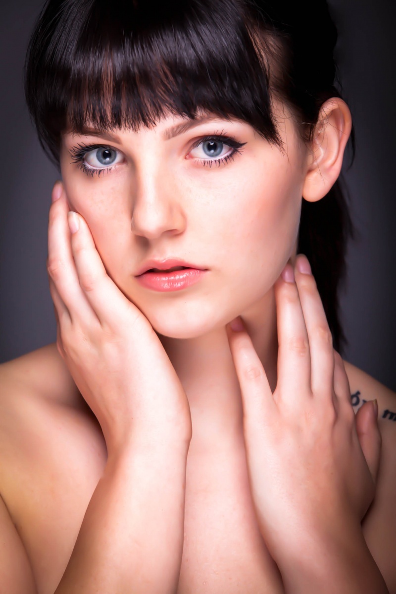 Female model photo shoot of Hannah Paige  by raldigiphoto