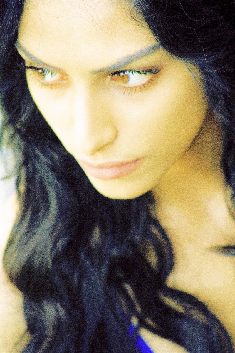 Female model photo shoot of Amanda Banoub