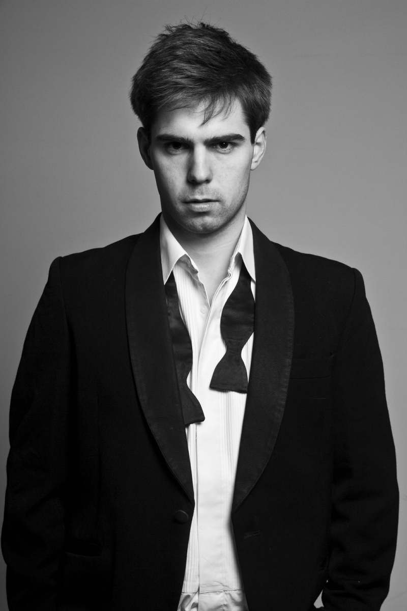 Male model photo shoot of Harry Blandy