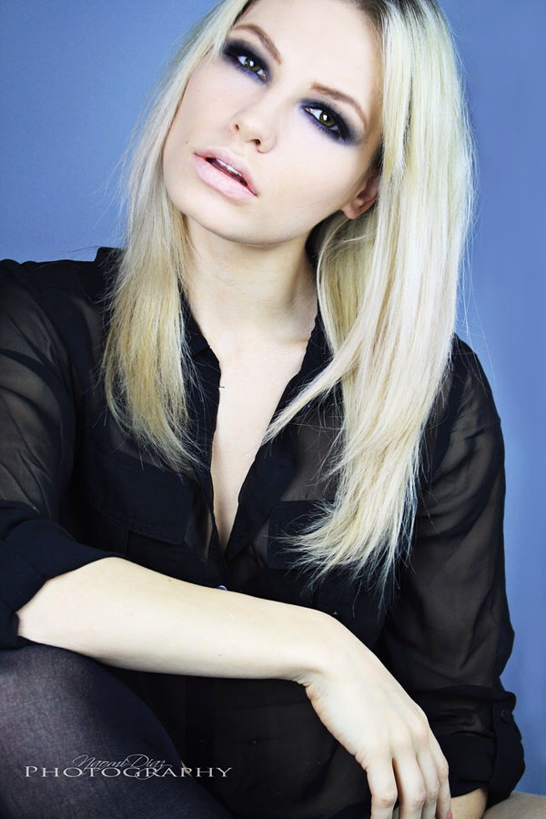 Female model photo shoot of NaomiDiaz