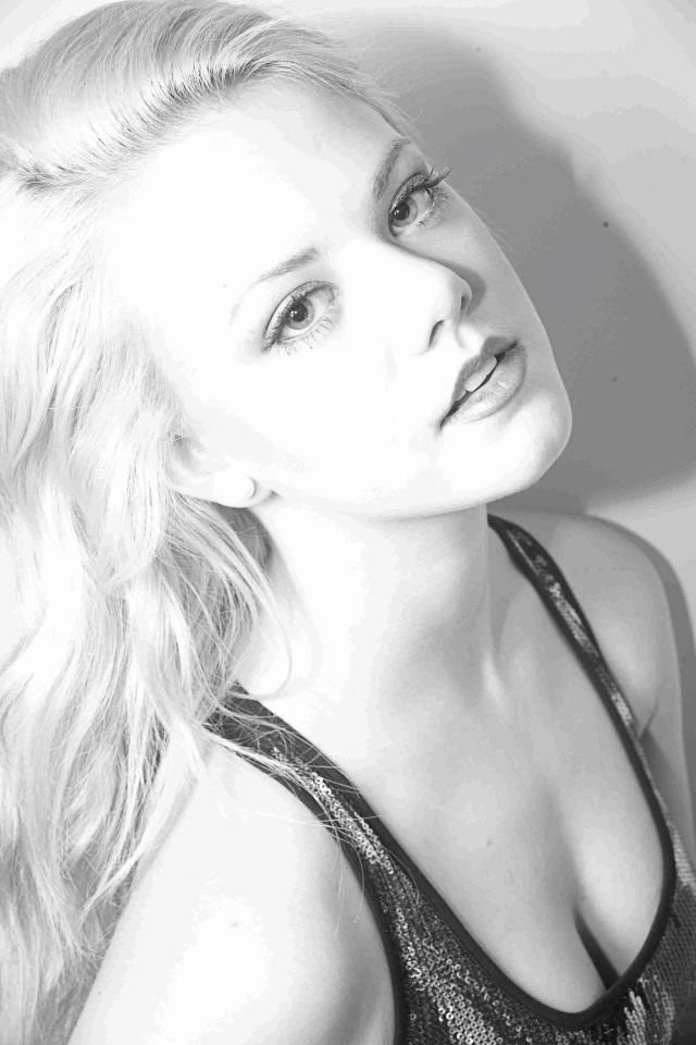 Female model photo shoot of Caroline Ford