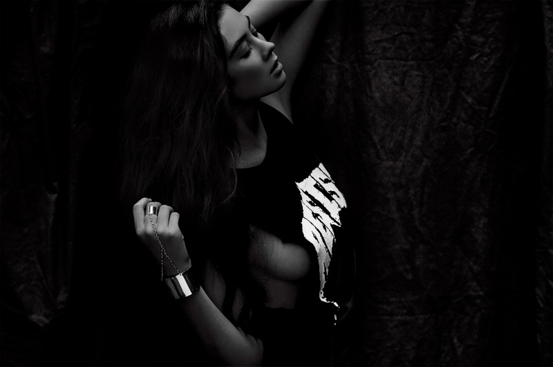 Female model photo shoot of Simone Vinski - Stylist