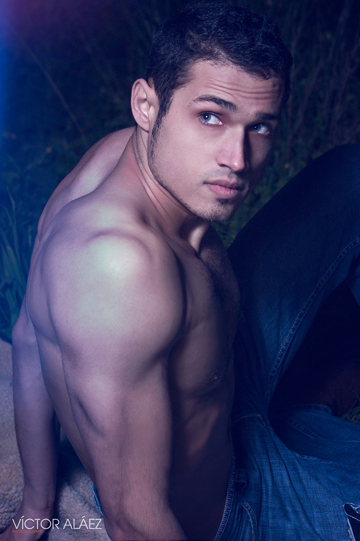 Male model photo shoot of Victor Alaez Studio and Dionis Moll