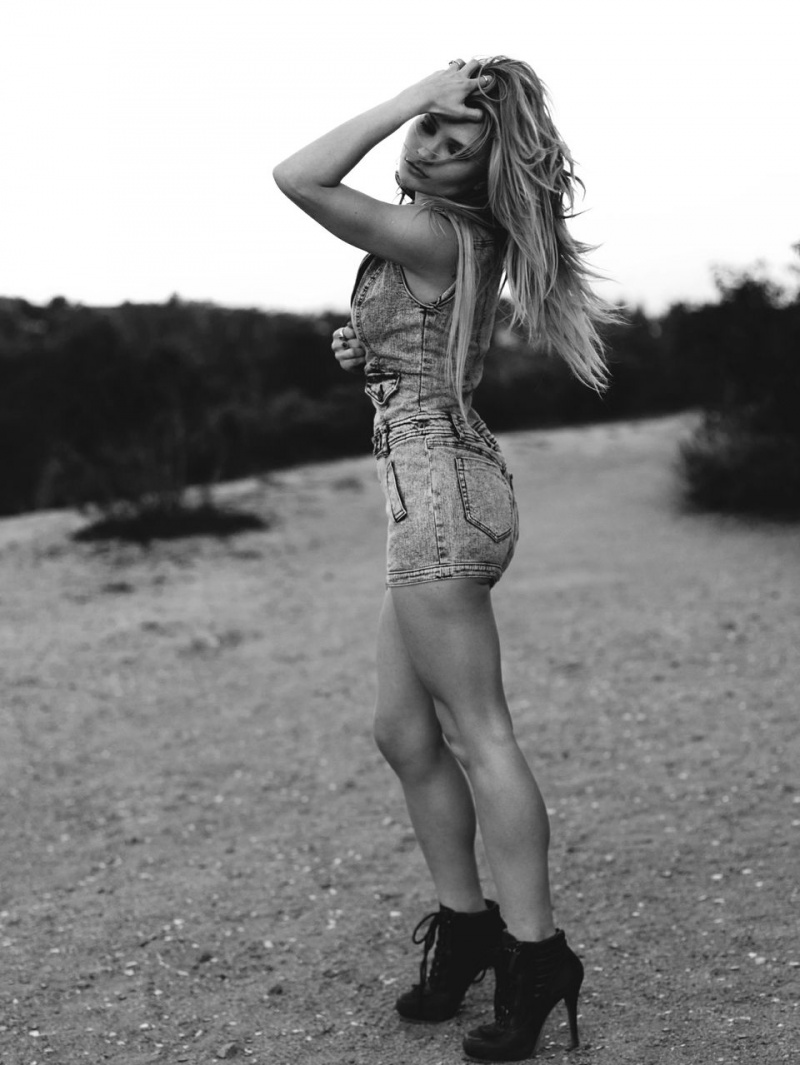 Female model photo shoot of Khrys Kolomiyets