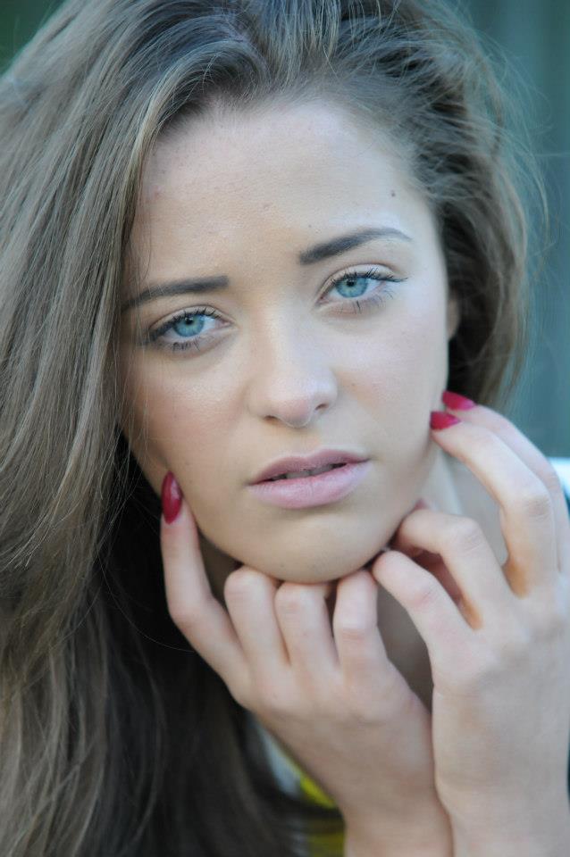 Female model photo shoot of Emily Niamh