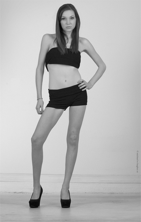 Female model photo shoot of Valerie LP by Huey Hughes