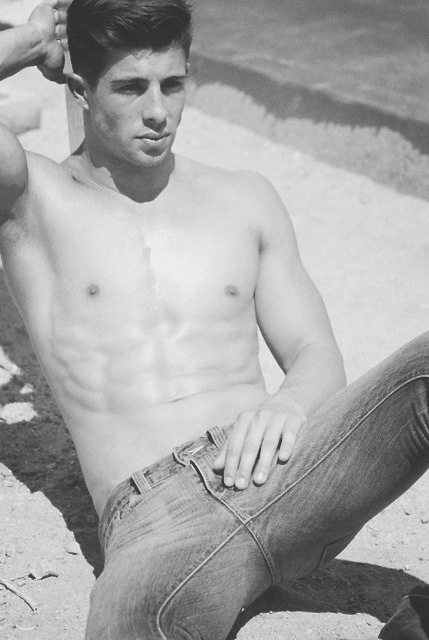 Male model photo shoot of Drew Hudson by Sebastiankill