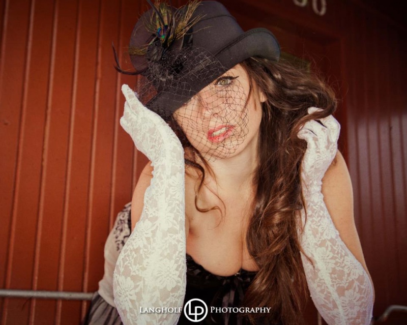Female model photo shoot of Gwenealle Buzick by Langholf