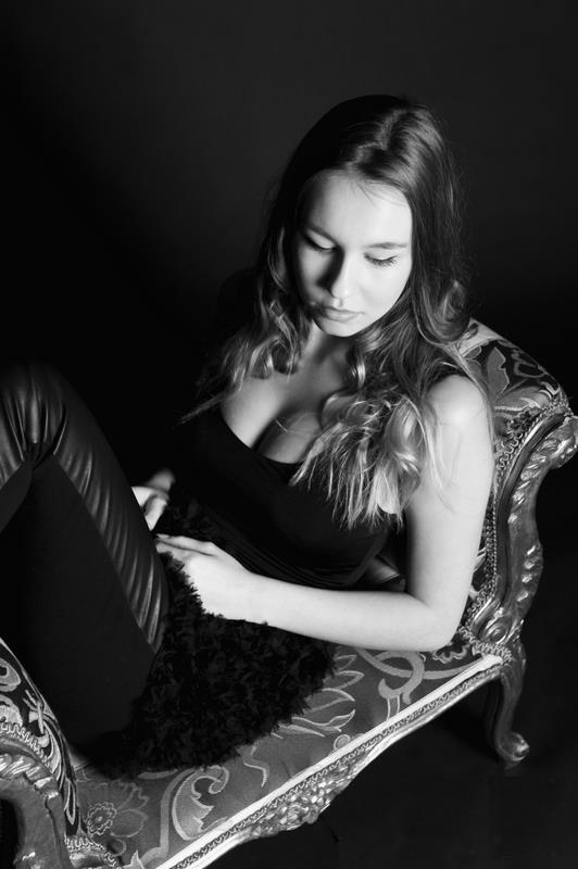Female model photo shoot of Denise van den B in 5 CLICKS