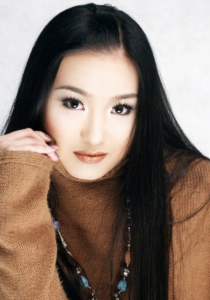 Female model photo shoot of Vanessa Hu