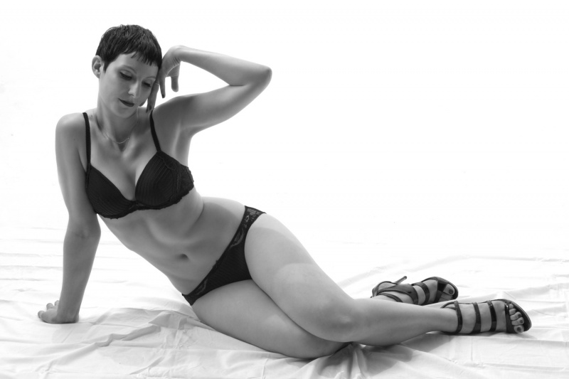 Female model photo shoot of Victoria Rouxel by waldinondon