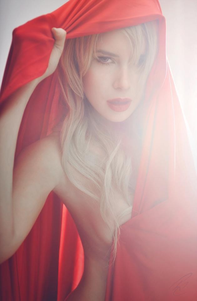 Female model photo shoot of Candice lorraine